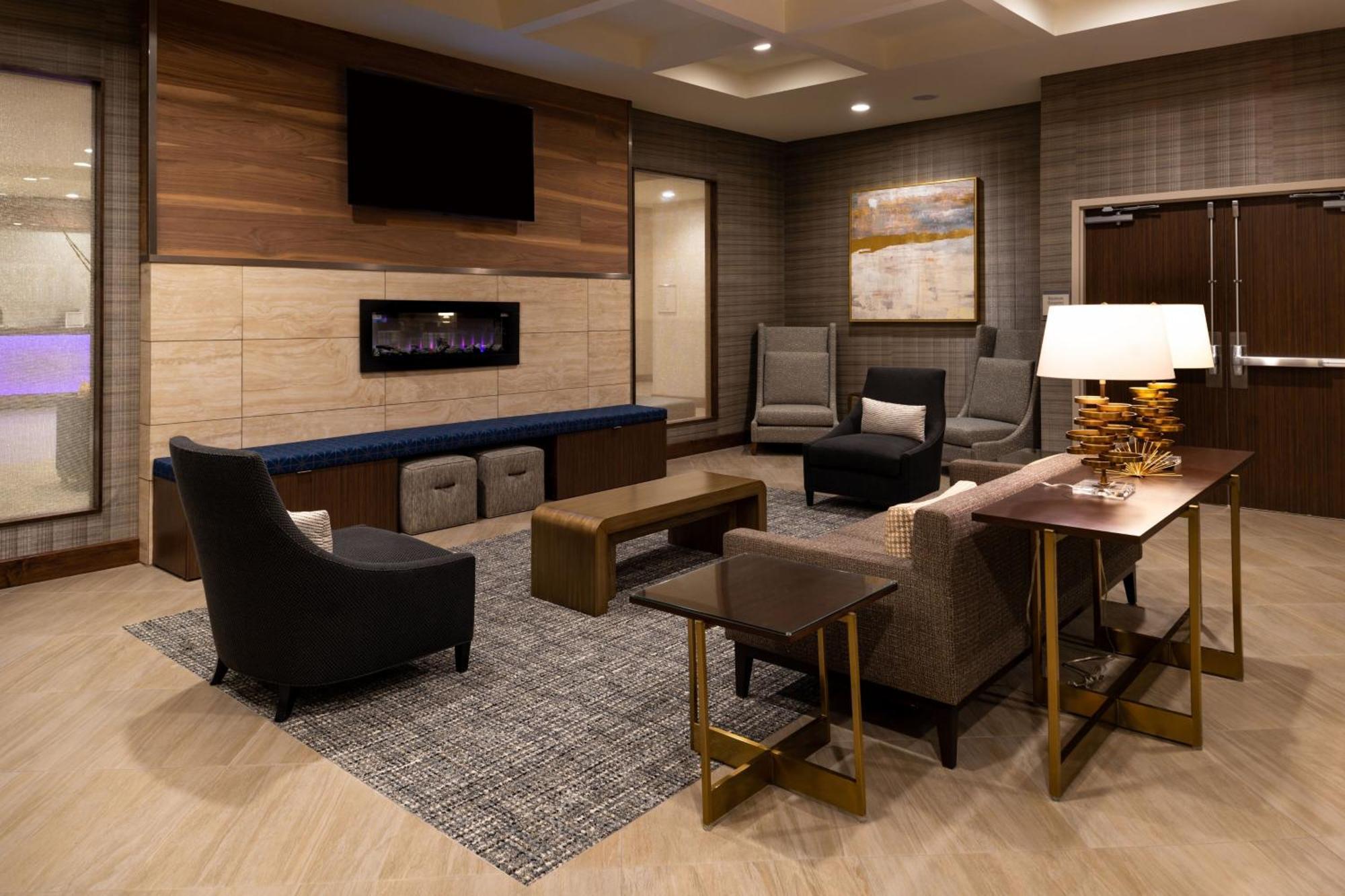 Hotel By Marriott Northlake Charlotte
